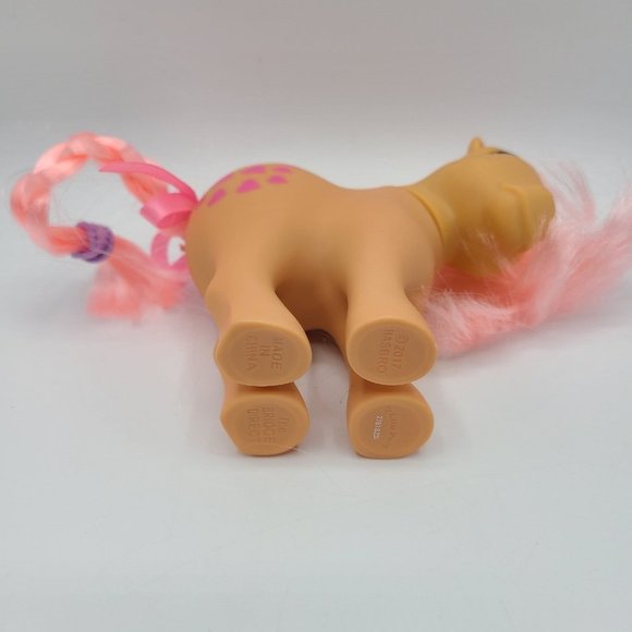 My Little Pony 35th Anniversary 2017 Peachy Pony MLP - Picture 5 of 6
